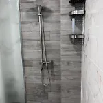 A-brilliant, New! Spacious & Modern In Whit Garage *