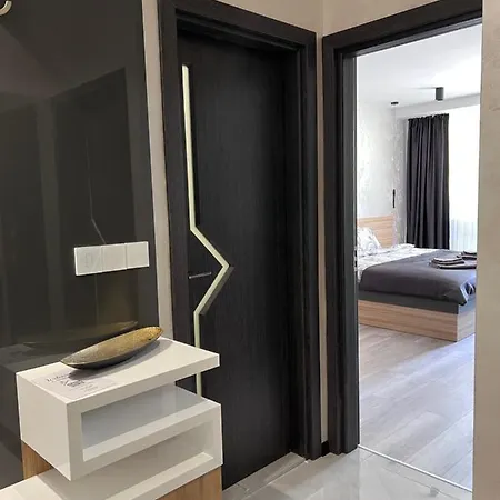 アパート A-brilliant, New! Spacious & Modern In Whit Garage ヴァルナ