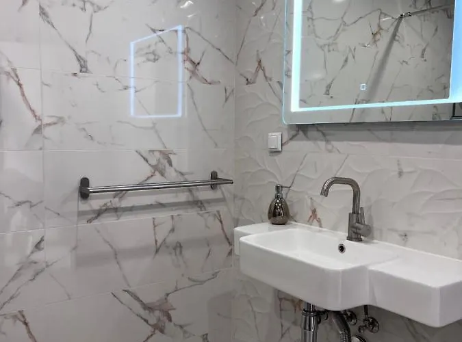 公寓 A-brilliant, New! Spacious & Modern In Whit Garage 瓦爾納