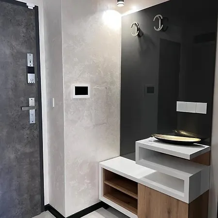 A-brilliant, New! Spacious & Modern In Whit Garage Lägenhet *