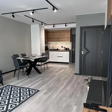 A-brilliant, New! Spacious & Modern In Whit Garage Apartman