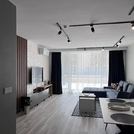 A-brilliant, New! Spacious & Modern In Whit Garage